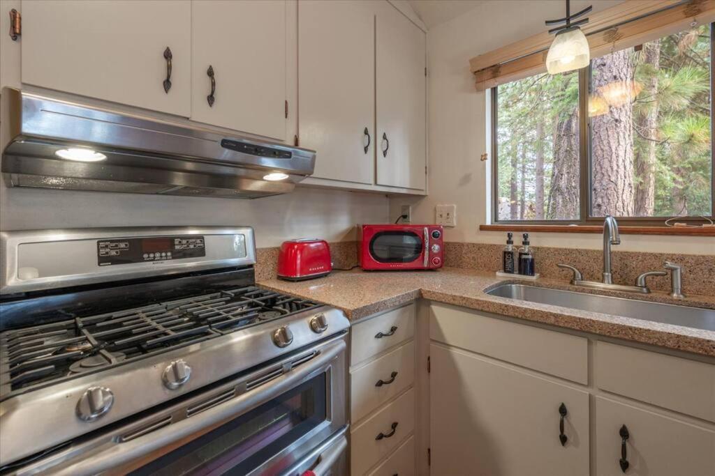 Cozy Pet-Friendly Cabin W Fenced-In Yard Close To Slopes Beach Town Carnelian Bay Екстериор снимка