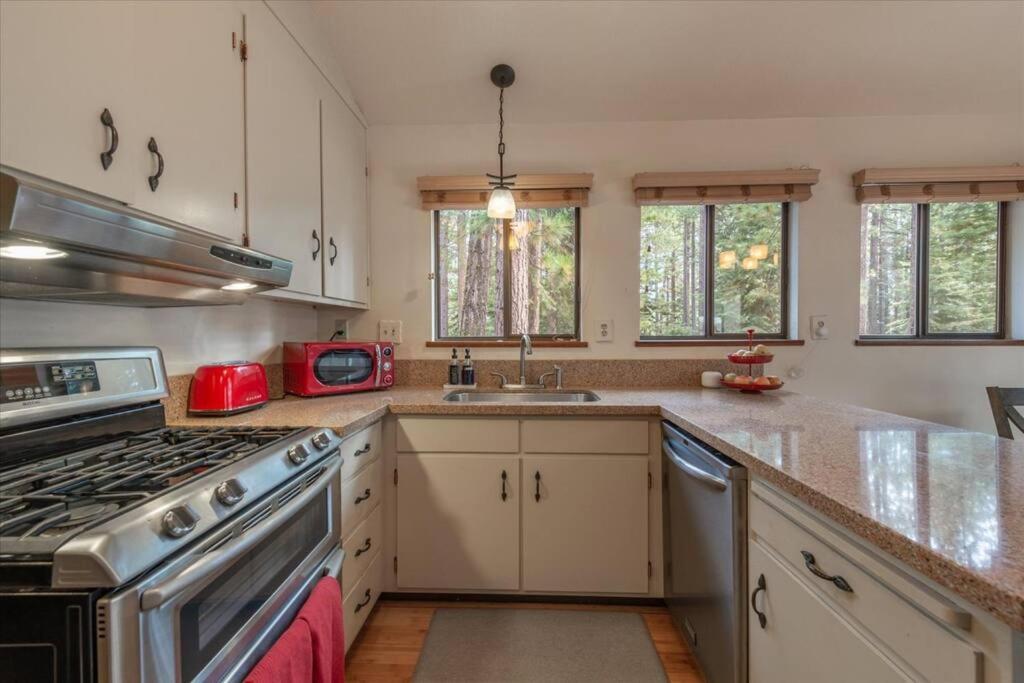 Cozy Pet-Friendly Cabin W Fenced-In Yard Close To Slopes Beach Town Carnelian Bay Екстериор снимка